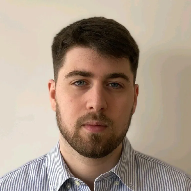 Portrait photo of Itamar Levin.