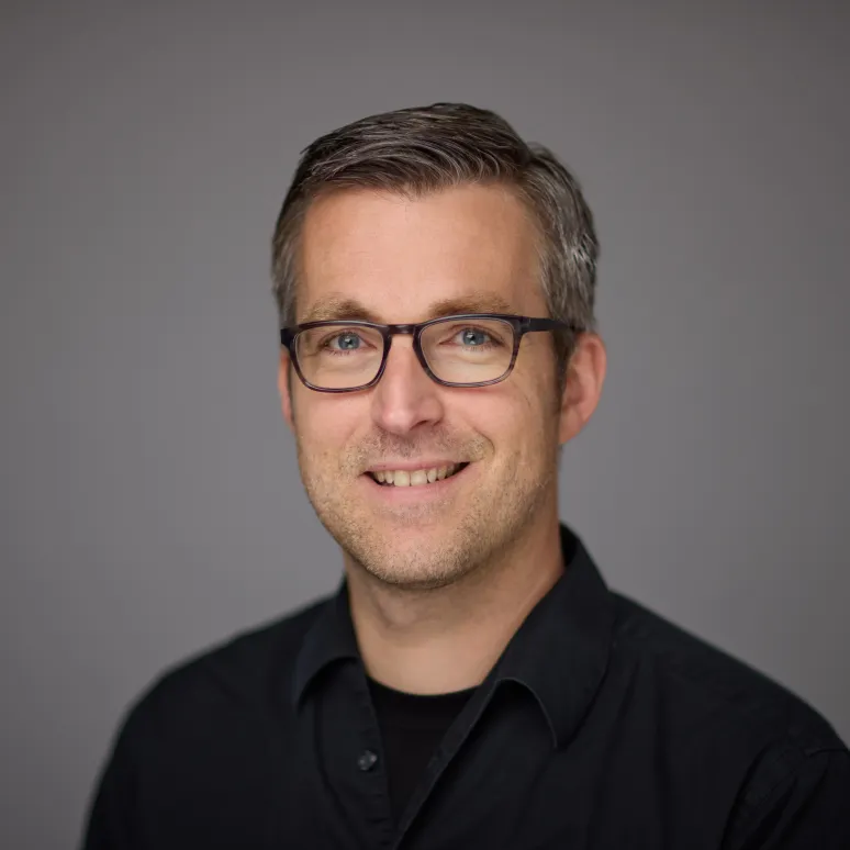 Portrait photo of Roman Fischer.