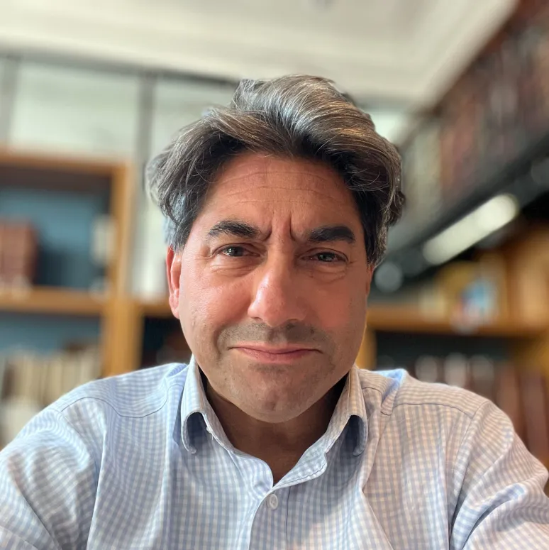 Portrait photo of Robin Choudhury.