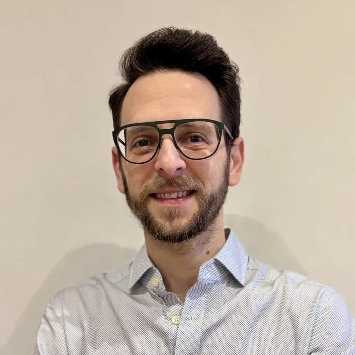 Portrait photo of Andreas Gerondopoulos.