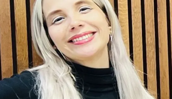 Portrait photo of Hanna Groothuizen.